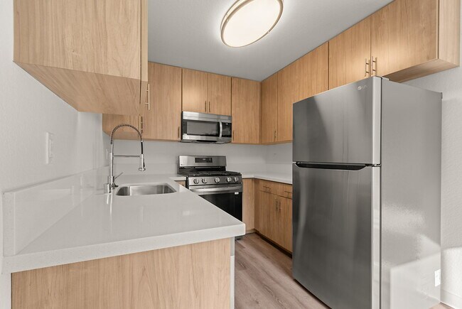 Building Photo - Mission Hills