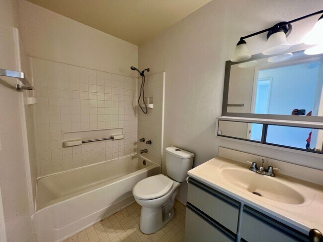 Building Photo - 3 Bedroom Home with Attached Apartment in Waikoloa Village