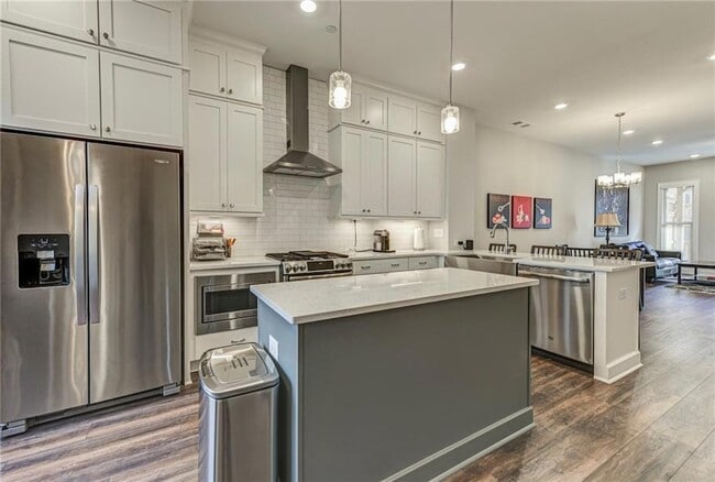 Building Photo - 4321 Parkside Pl