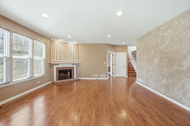 Building Photo - 715 Blue Ridge Dr