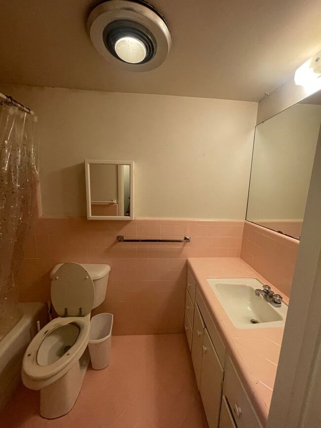 Building Photo - Spacious 2 Bed 1 Bath Apt in SLC