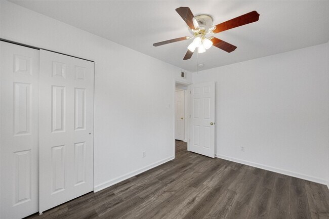 Building Photo - 417 Chamberlin Dr