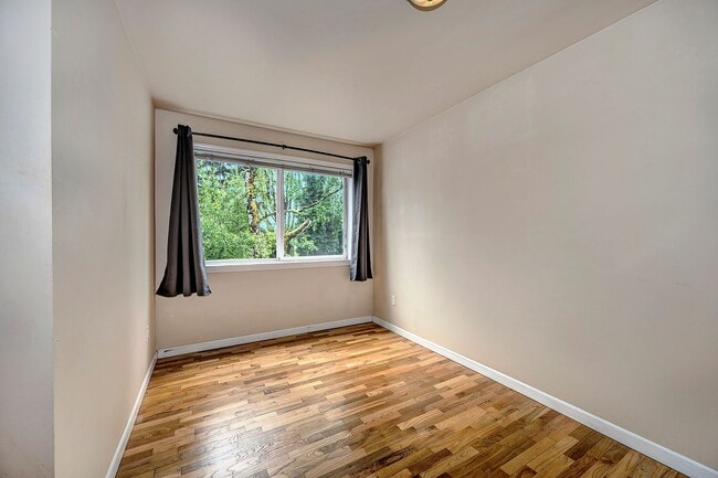 Building Photo - One Bed/One Bath Seattle Apartment