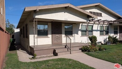 Building Photo - 1155 W 39th St