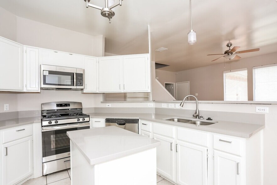 Building Photo - 2128 Amber Springs