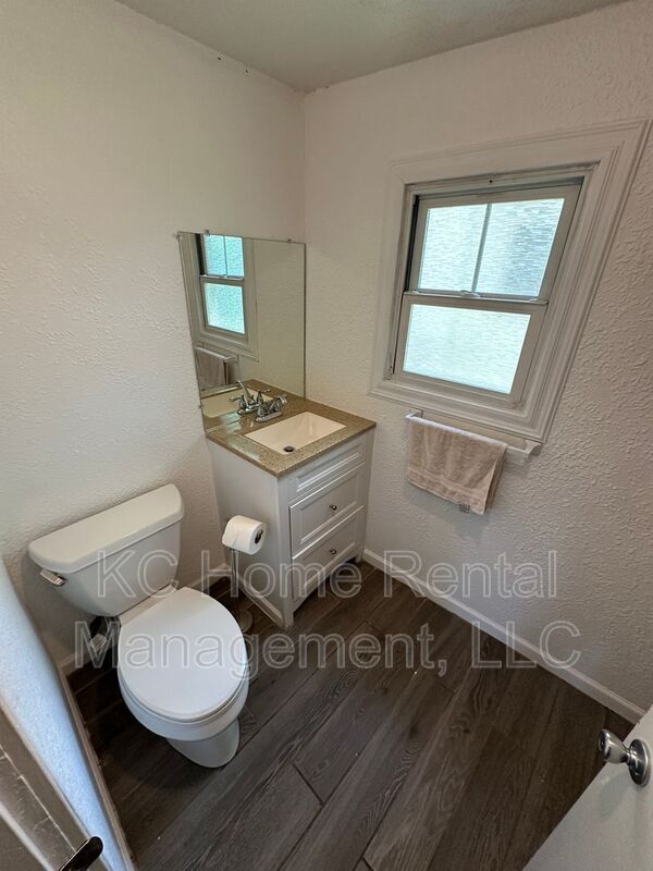 Building Photo - 2316 Spruce Ave
