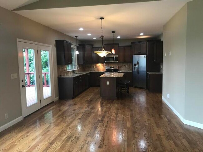 Building Photo - 8425 Treybrooke Pl