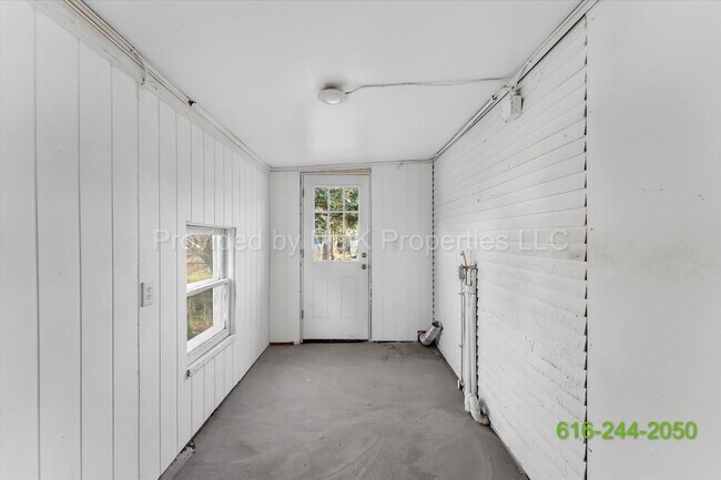 Building Photo - STUNNING REMODEL!!! Extremely Spacious 3 Bedroom (Extra Room) Home!! SECTION 8 APPROVED! (Handica...