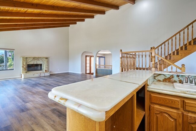 Building Photo - Aqua Vista - Entertainers Playhouse