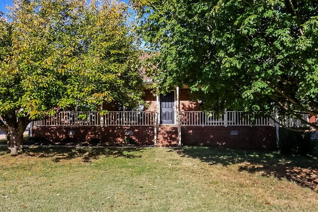 Building Photo - 225 Richmond Dr