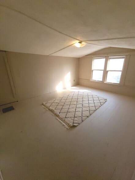 Building Photo - 4833 Hannover Ave