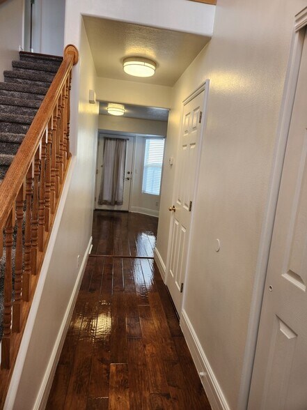 Building Photo - 1412 E 820 S