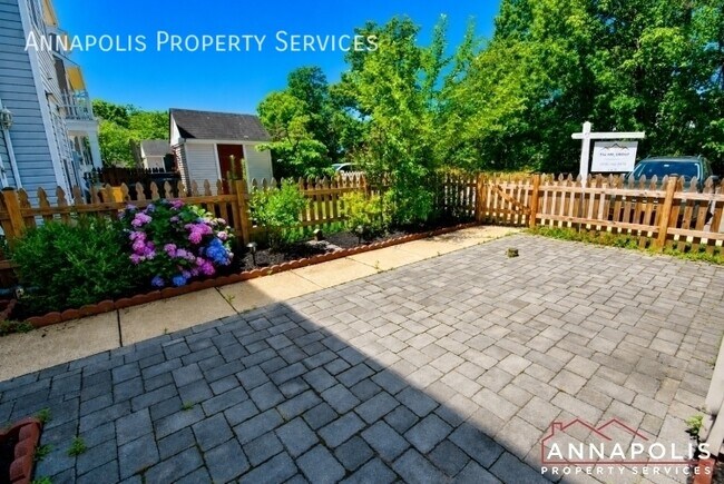 Building Photo - 8725 Spring Brook Way