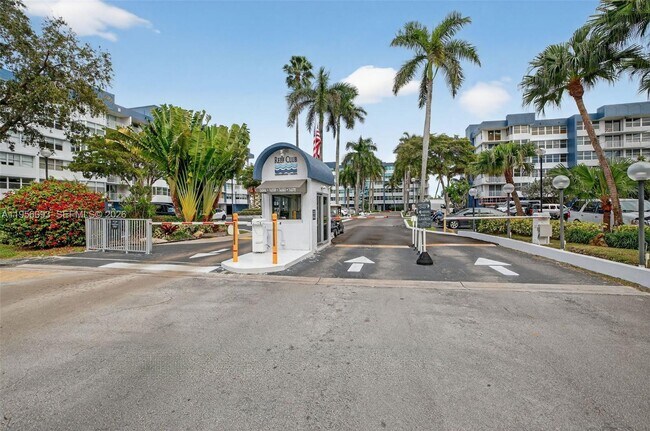 Building Photo - 16565 NE 26th Ave