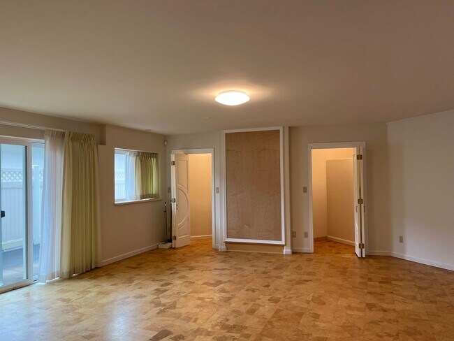 Building Photo - Large one bedroom (ground floor of a singl...