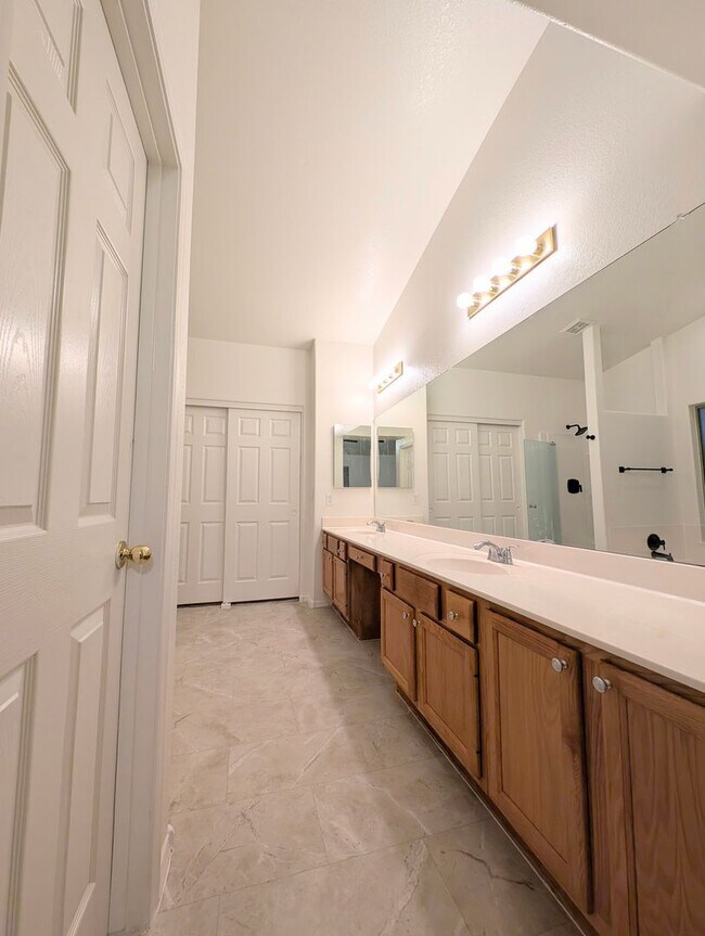 Building Photo - AVAILABLE NOW Beautiful Home with Sparkling Pool in Superstition Springs!!