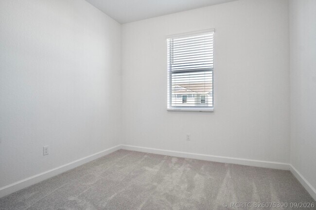 Building Photo - 381 SE Crossoak Ln