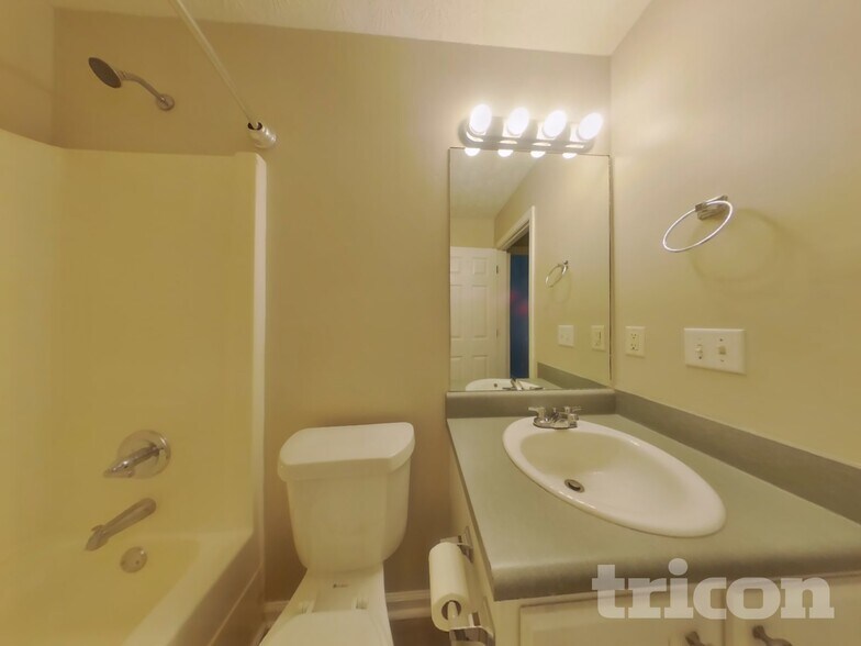 Building Photo - 125 Fawn Ln