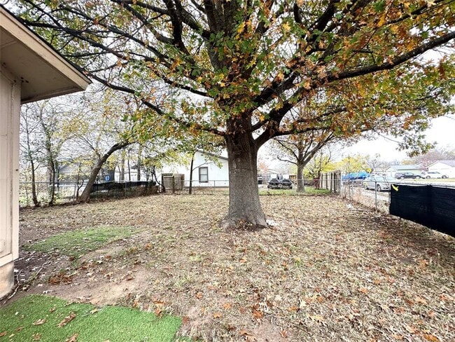 Building Photo - 12401 Tree Line Dr