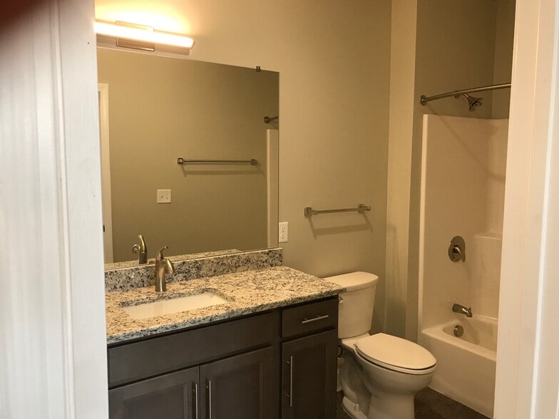 Building Photo - 12 E Carpenter St