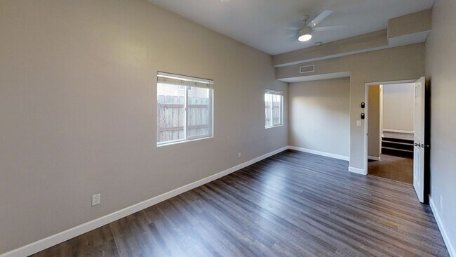 Building Photo - BIG House! Spacious bedrooms! Garage and Driveway Parking!