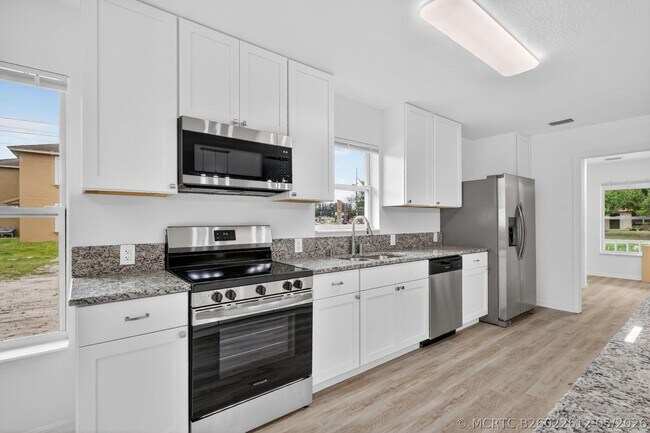 Building Photo - 2206 S 34th St