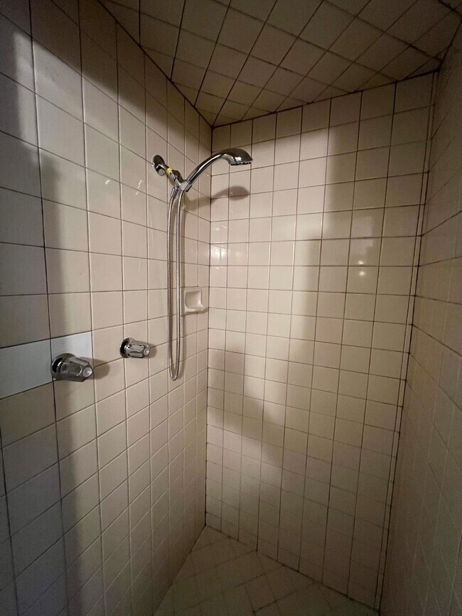 Building Photo - Sun Valley Duplex