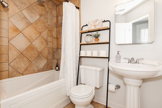 Building Photo - 1354 Broadway-SI ID1056136P