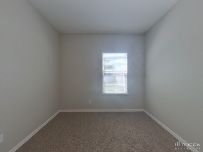 Building Photo - 617 del Pilar Dr