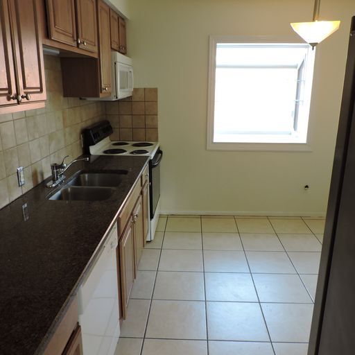 Building Photo - 1987 Vernier Rd