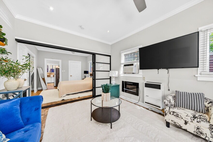 Building Photo - 5915 Lexington Ave