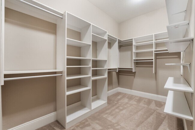 Building Photo - Elegant model home at Club Madeira!