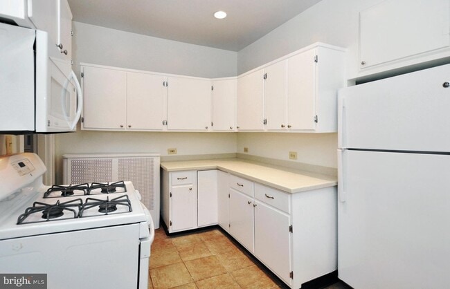 Building Photo - 3752 Kanawha St NW