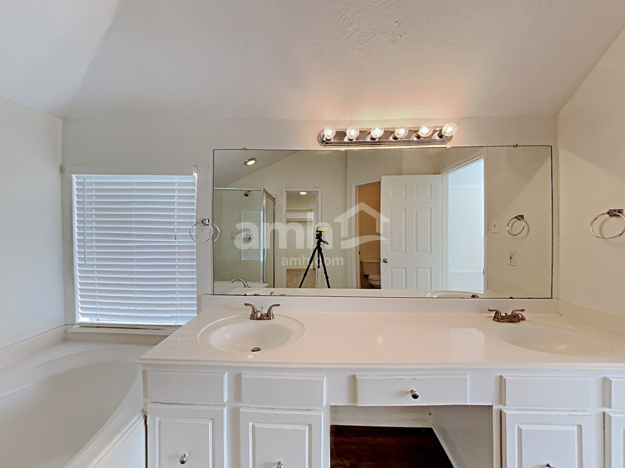 Building Photo - 14614 Twisted Pecan Ct