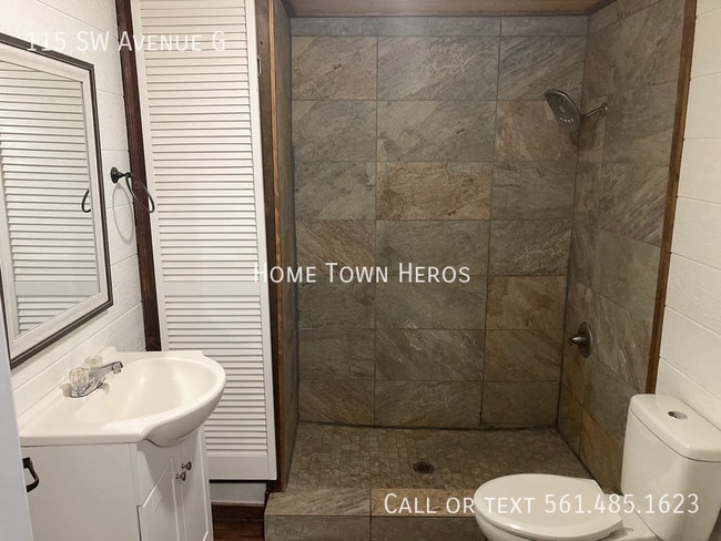 Building Photo - 115 SW Ave G