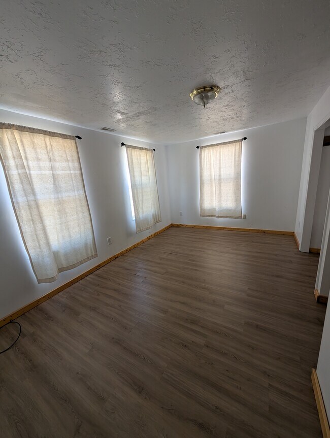 Building Photo - 135 N 100 W