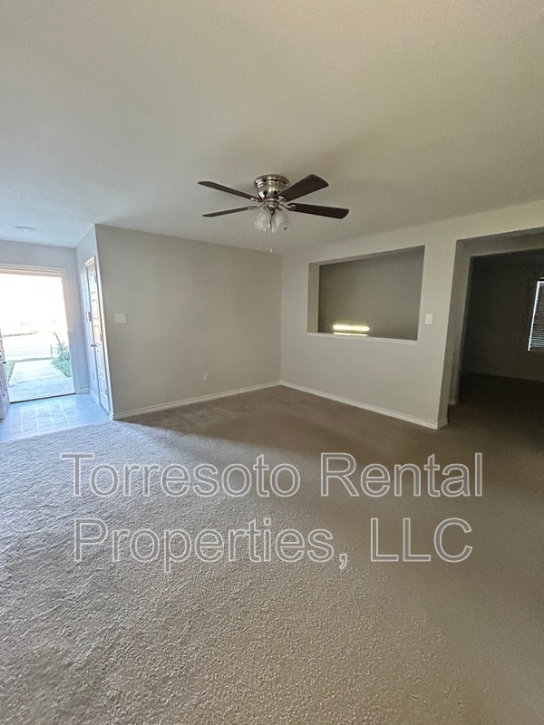 Building Photo - 5910 Sandy Lake St