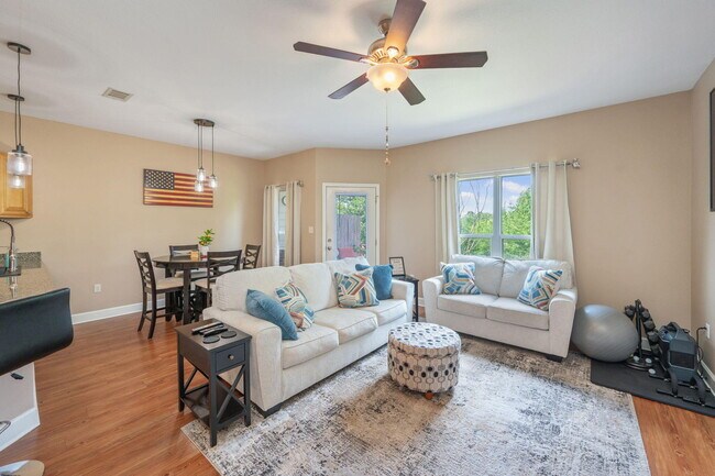 Building Photo - 406 Arbor Lake Dr