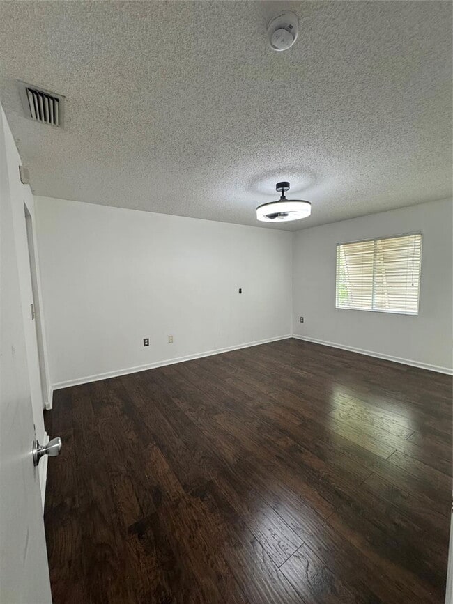 Building Photo - 5906 NW 47th Terrace