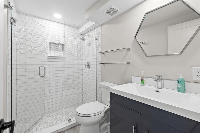 Building Photo - 1601 N Central Ave