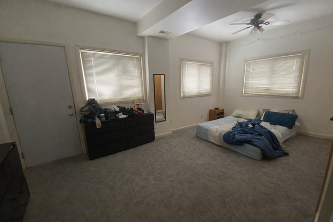 Interior Photo - 810