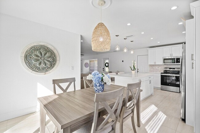 Building Photo - 124 Oregon Ln