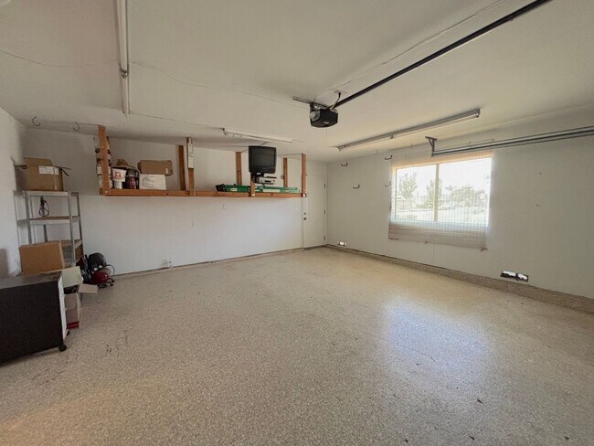 Building Photo - 3 Bedroom Condo now available in City of Orange