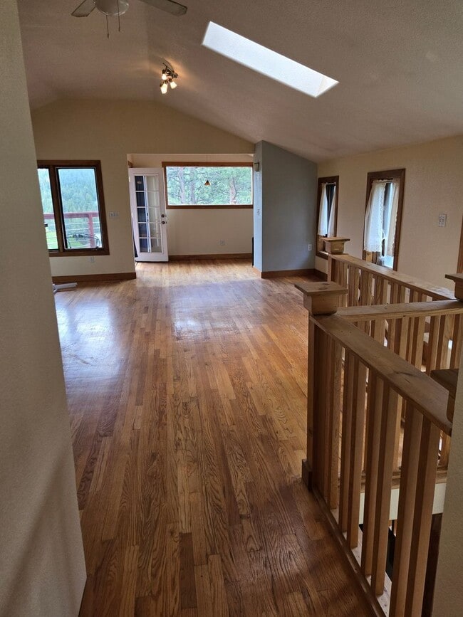 Building Photo - 229 Crestwood Ct
