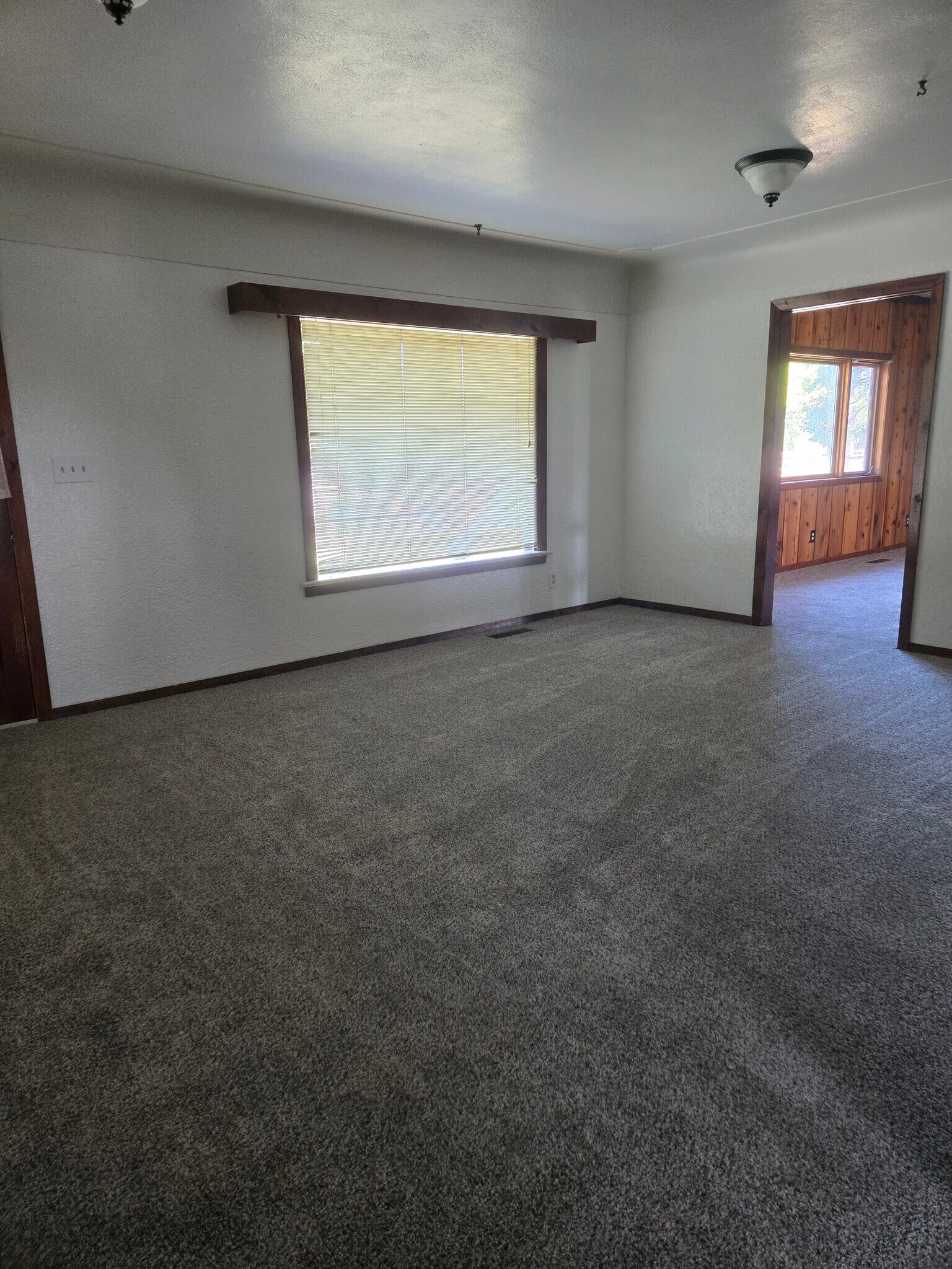 Building Photo - 2611 E 4000 N