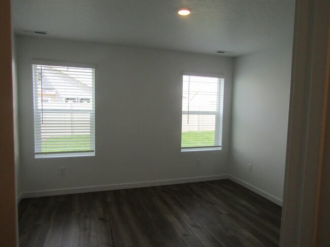Building Photo - 329 Persian Ave