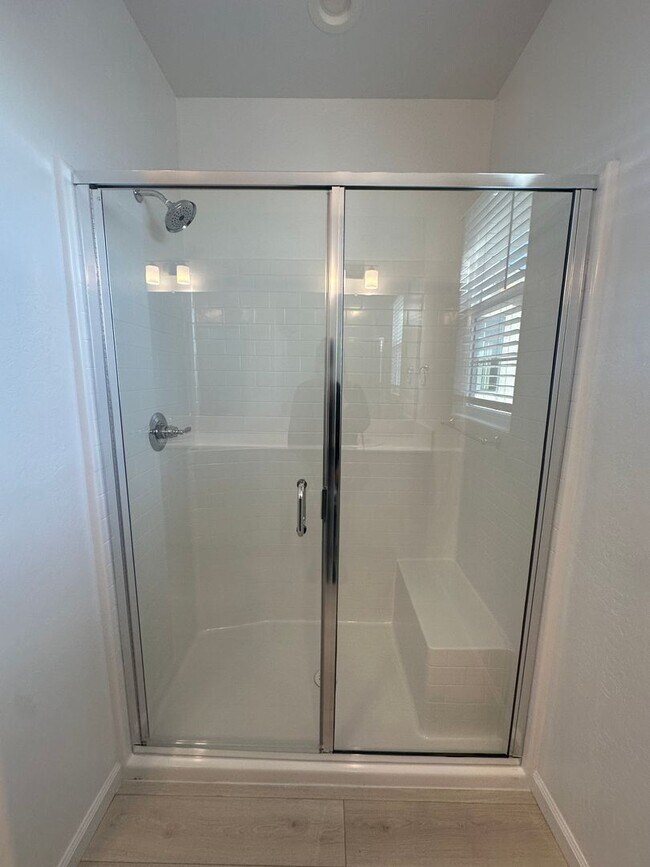 Building Photo - Newly built Woodside home located in Huckl...