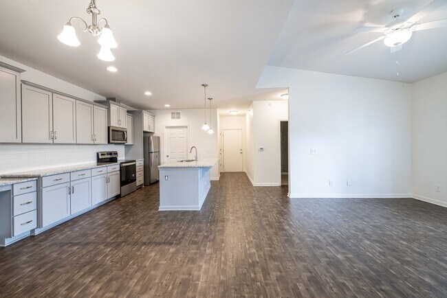 Building Photo - BEAUTIFUL 3BD 2.5 BTH Apartment home RAINT...