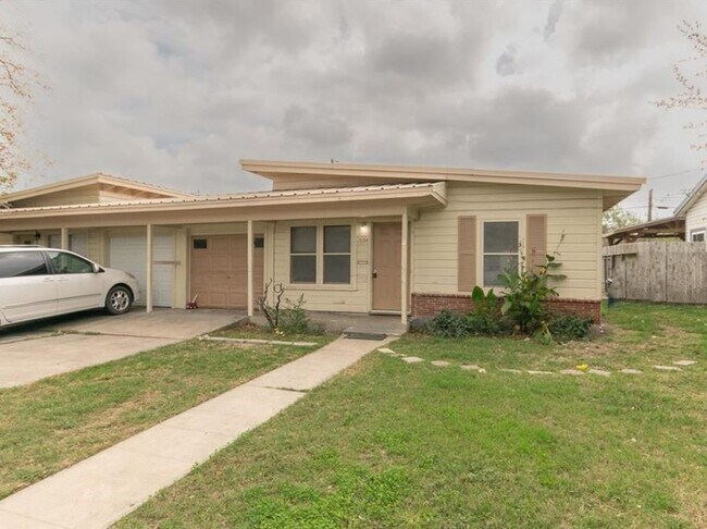 Building Photo - 1534 Lazy Ln