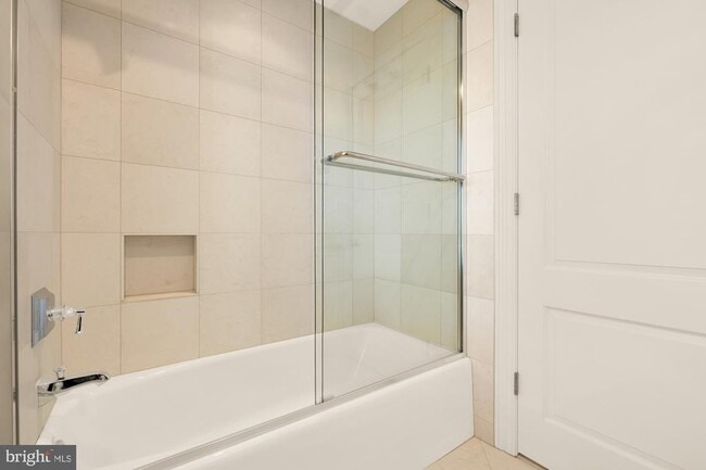 Building Photo - 622 Ponte Villas N